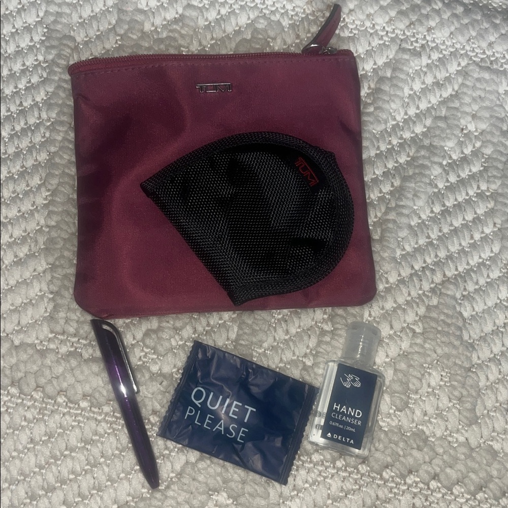Sold‼️Tumi x Delta Maroon Pouch Set with Black Mesh